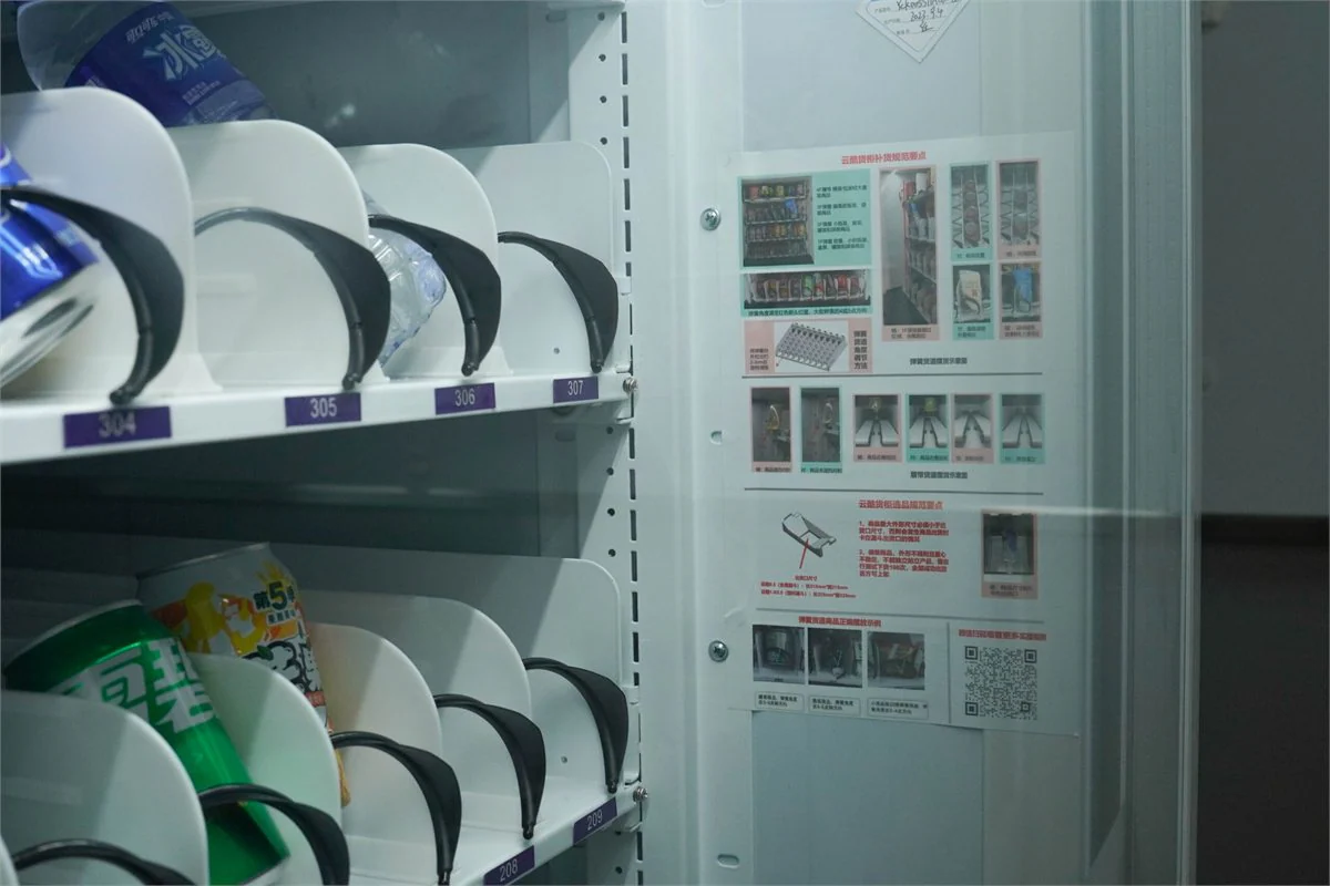 Hotel Smart Delivery Cabinet